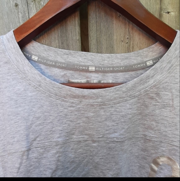 $10SALE Tommy Hilfiger Tee - Picture 3 of 3